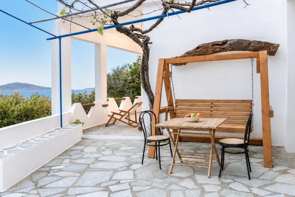 "The Pomegranate House" - Tranquil Retreat House in Decentralized Administration of the Aegean