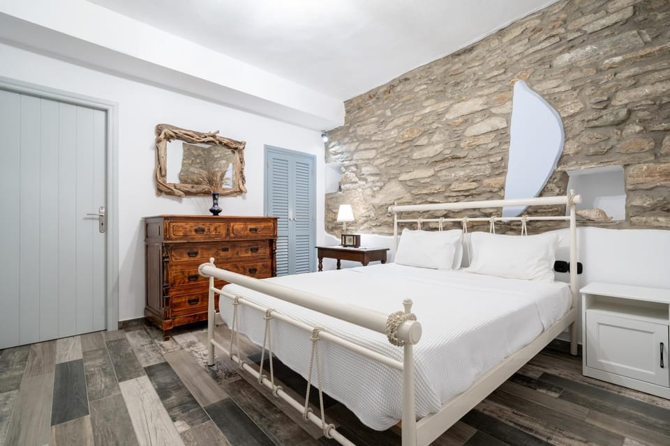 Bedroom, towels