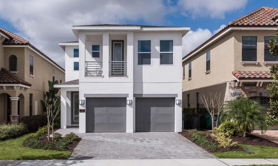 Modern 6 Bdrm Home with Upscale Living at Reunion House in Four Corners