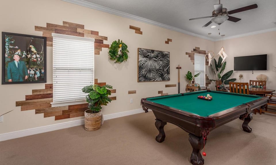 Bright 5 Bdrm Home with Game Room Theater at Reunion House in Four Corners