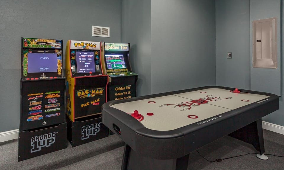 Bright 5 Bdrm Home with Game Room Theater at Reunion House in Four Corners