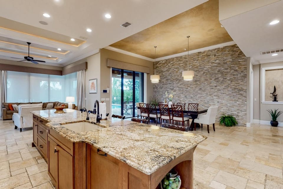 Delightful 6 Bdrm Haven with Theater Room at Reunion House in Four Corners