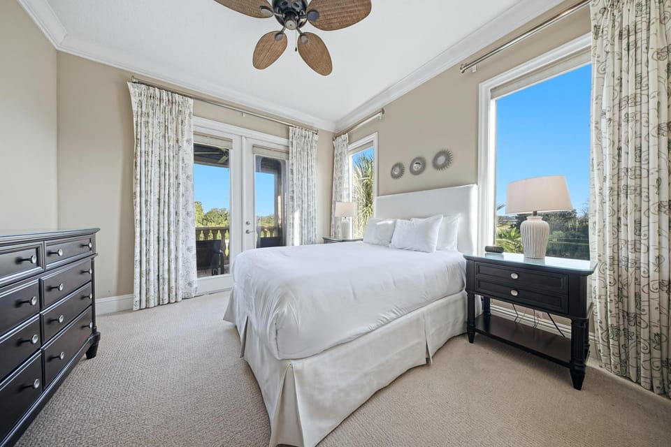Delightful 6 Bdrm Haven with Theater Room at Reunion House in Osceola County