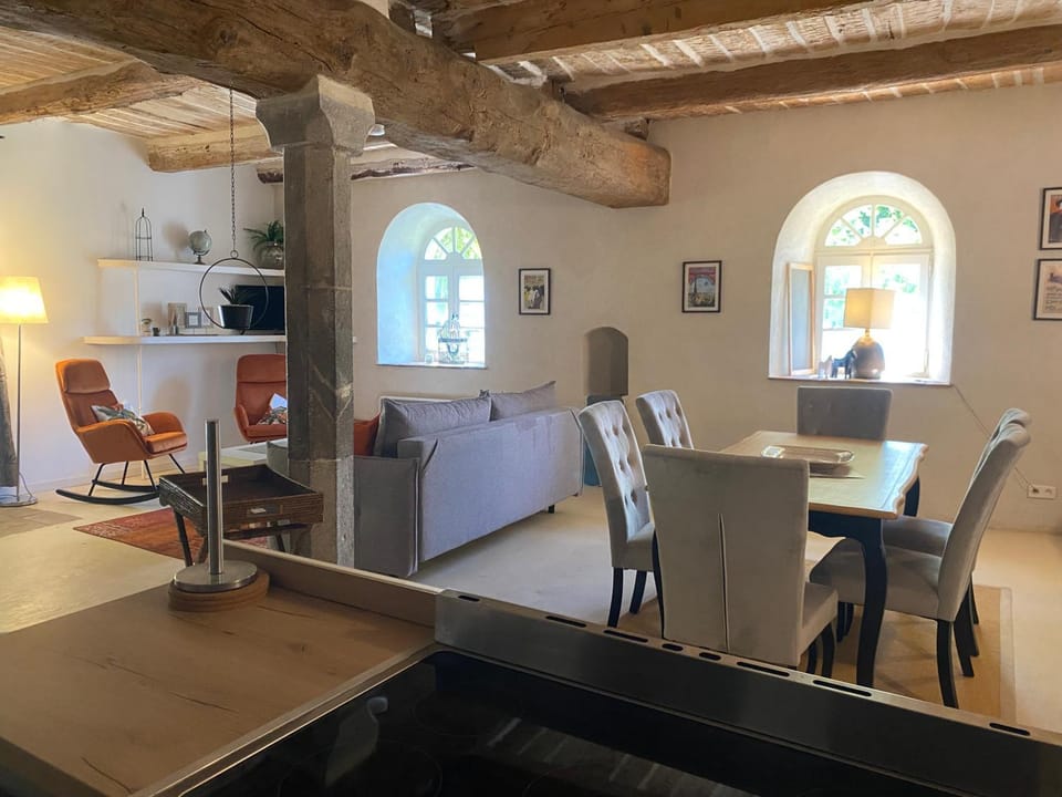 Living room, Dining area