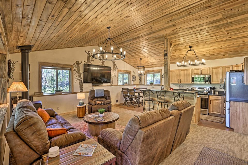 Rocky Mountain Hideaway in Como w/ Hot Tub! House in Park County