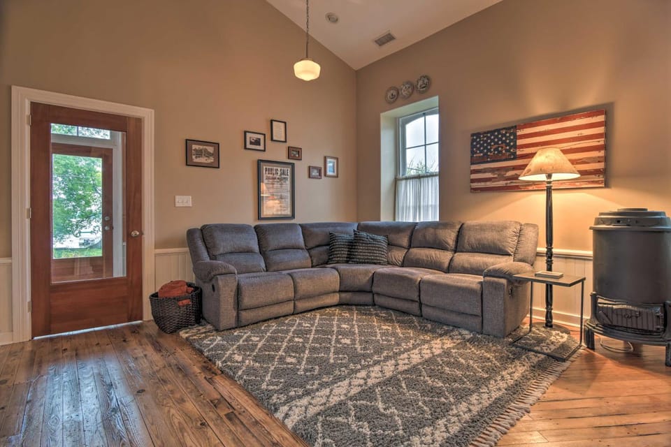 Private Hot Tub at Cozy Wrightsville Cottage! House in Pennsylvania