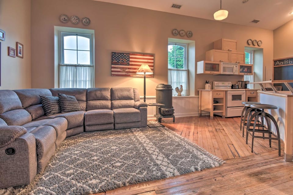 Private Hot Tub at Cozy Wrightsville Cottage! House in Pennsylvania