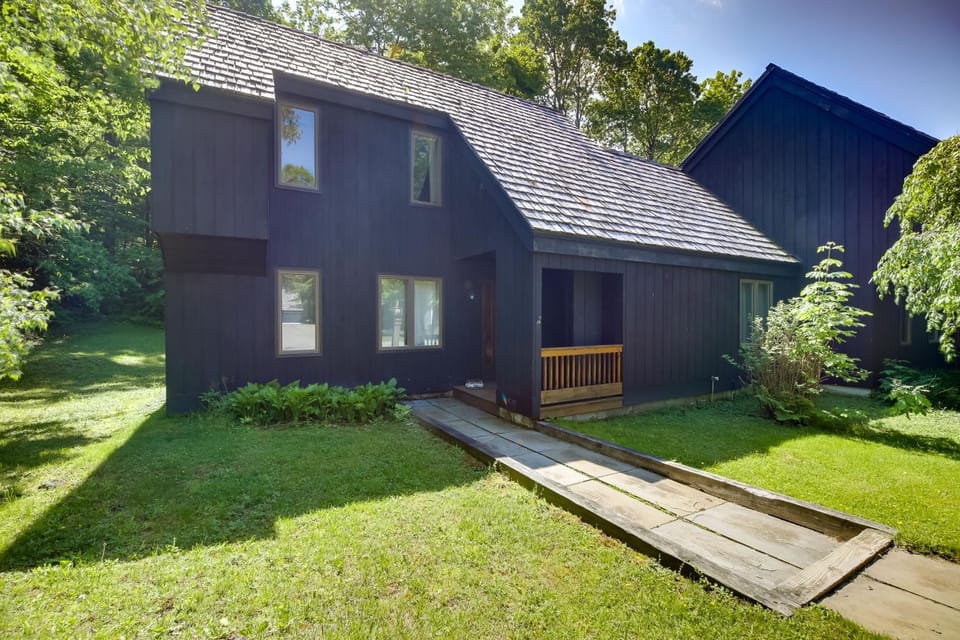 Waitsfield Condo w/ Pool & On-Site Trail Access! House in Fayston