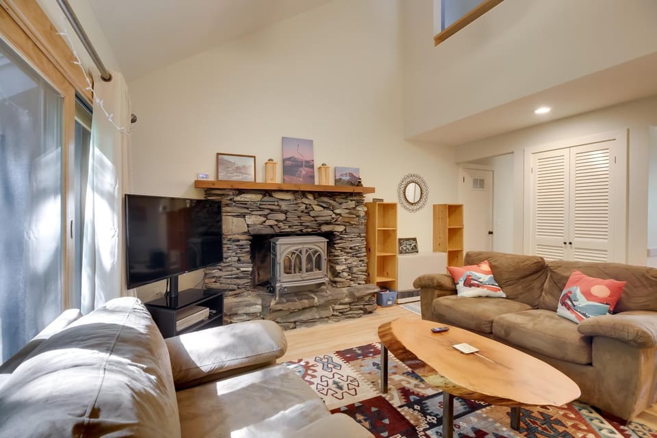 Waitsfield Condo w/ Pool & On-Site Trail Access! House in Fayston