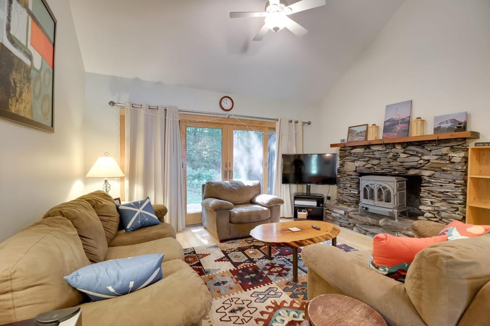 Waitsfield Condo w/ Pool & On-Site Trail Access! House in Fayston