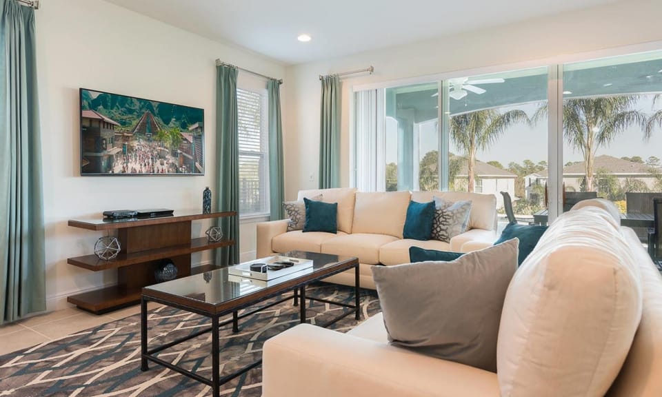 Delightful 5 Bdrm Home with Entertainment Loft at Encore House in Osceola County