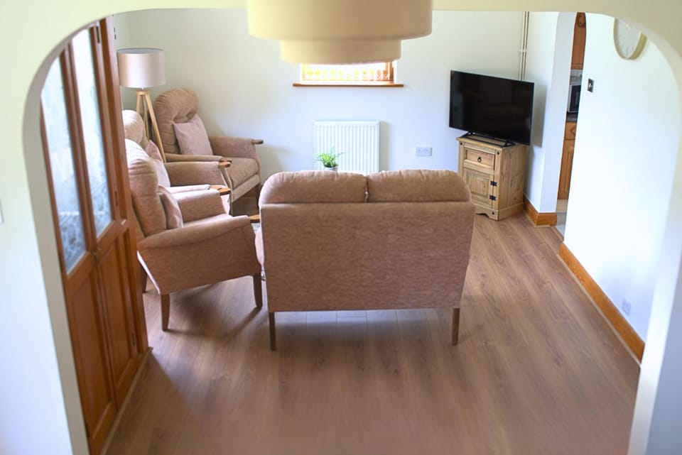 Communal lounge/ TV room, TV and multimedia, Living room, Seating area