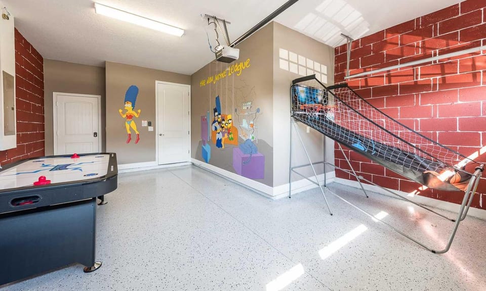 Vibrant 5 Bdrm Home with Private Pool in Encore House in Four Corners