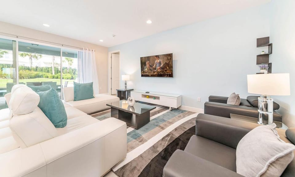 Colorful 8 Bdrm Villa with Theater at Encore House in Four Corners