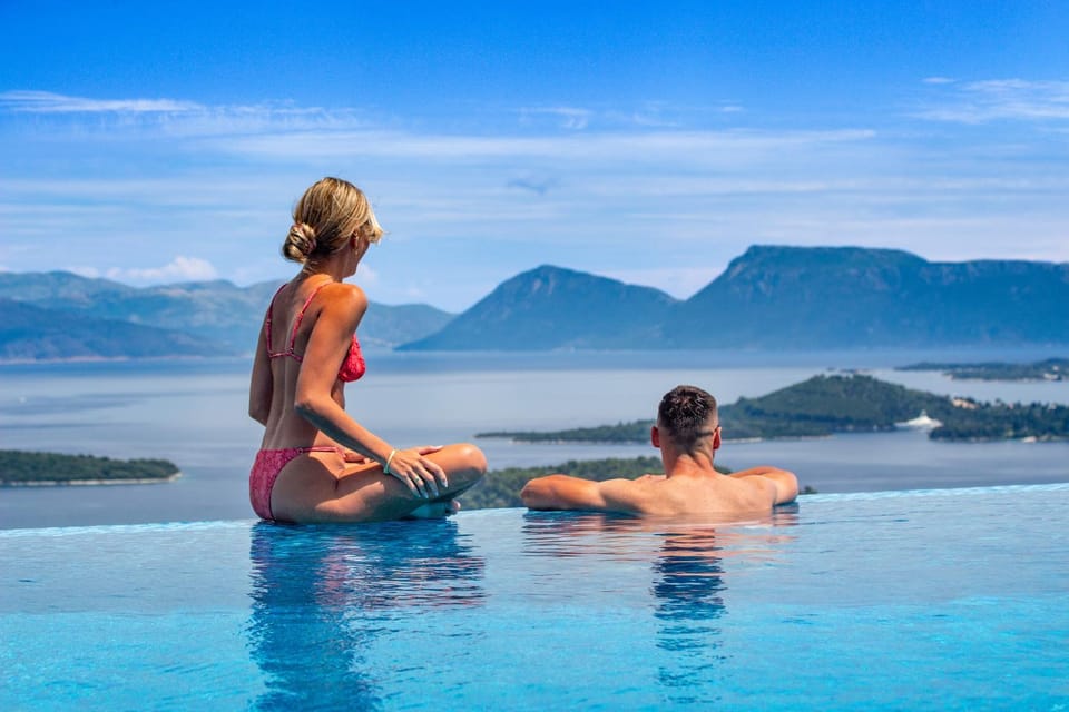 Lake view, Pool view, Sea view, Swimming pool