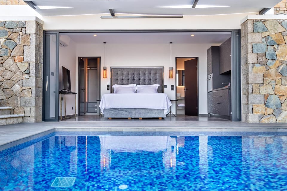 Bed, Swimming pool