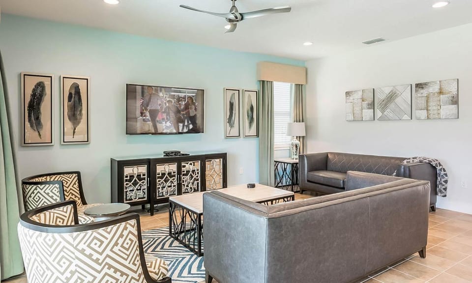 Traditional 5 Bdrm Villa with Screened In Pool at Encore House in Four Corners