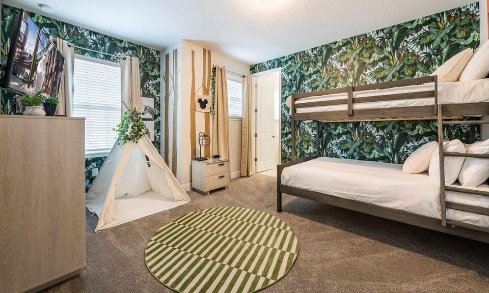 Colorful 5 Bdrm Villa with Game Room in Encore House in Four Corners
