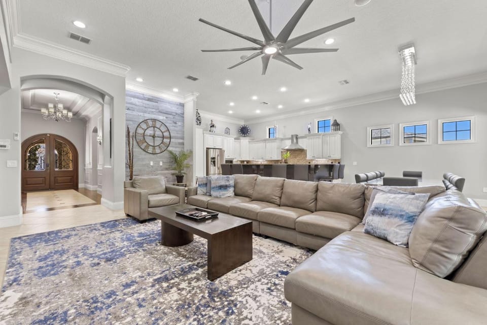 Deluxe 6 Bdrm Villa with Guest Suite at Reunion House in Four Corners