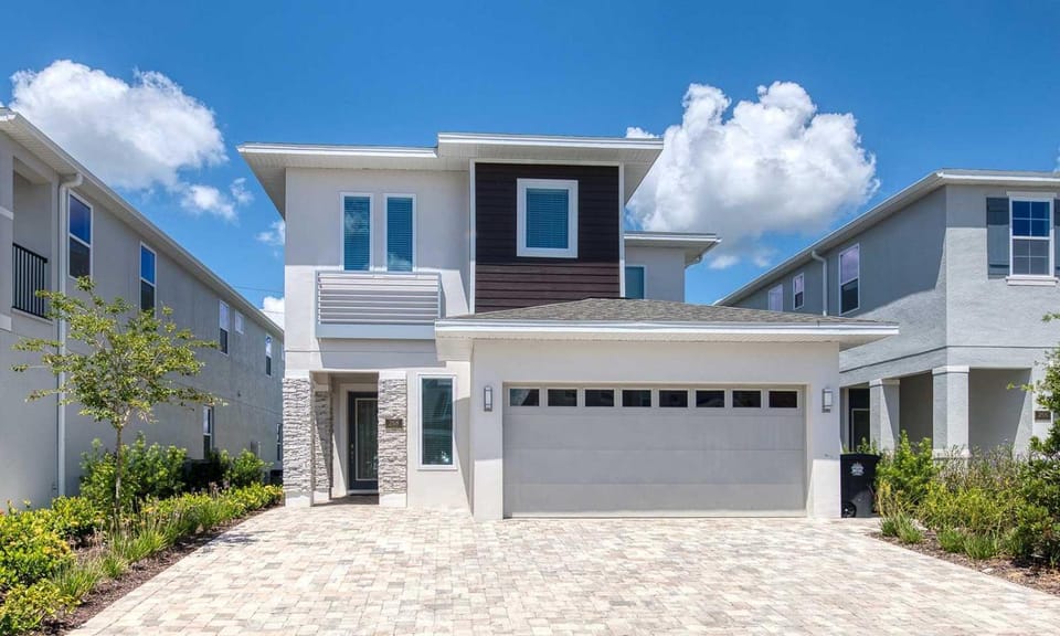 Serene Vibrant 4 Bdrm Villa with Games Room at Encore House in Bay Lake