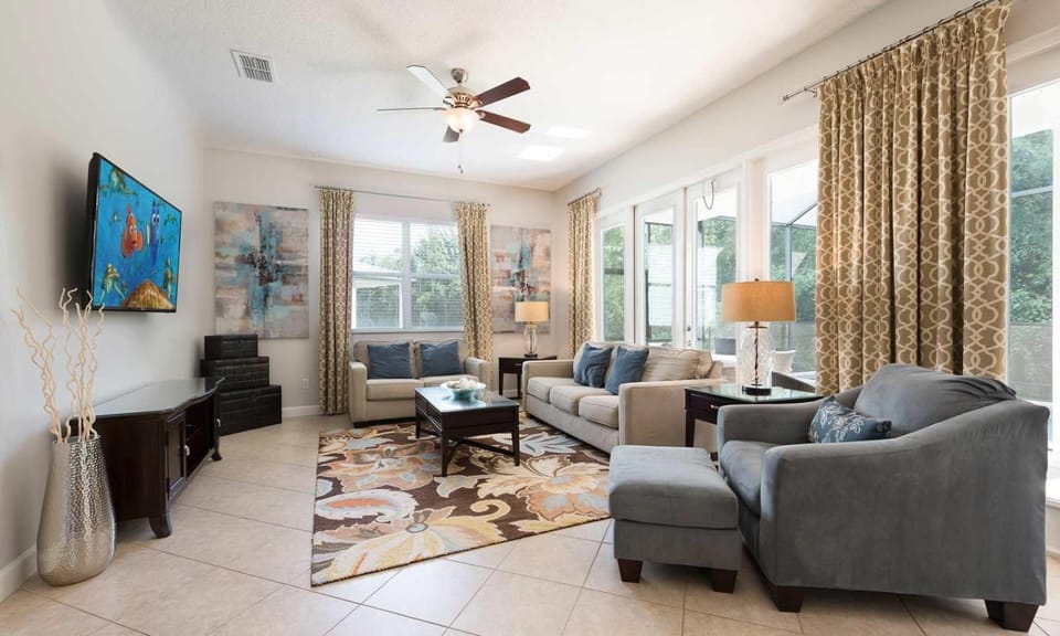 Timeless 4 Bdrm Oasis with Private Screened In Pool at Reunion House in Four Corners