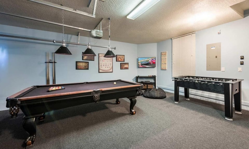 Timeless 4 Bdrm Oasis with Private Screened In Pool at Reunion House in Four Corners