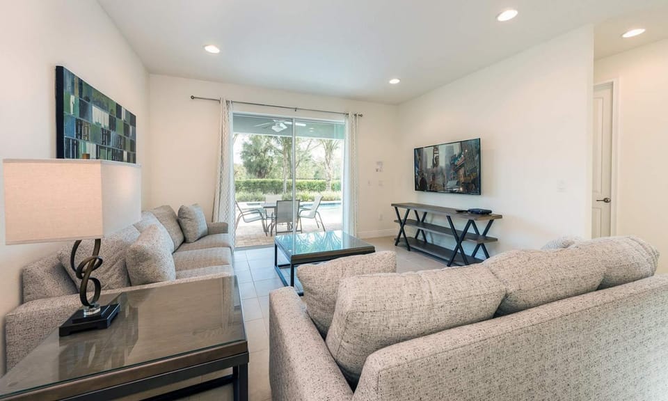 Spacious 8 Bdrm Retreat with Themed Bedrooms in Encore House in Four Corners