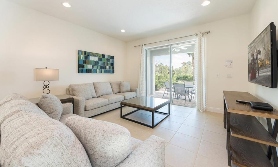 Spacious 8 Bdrm Retreat with Themed Bedrooms in Encore House in Four Corners