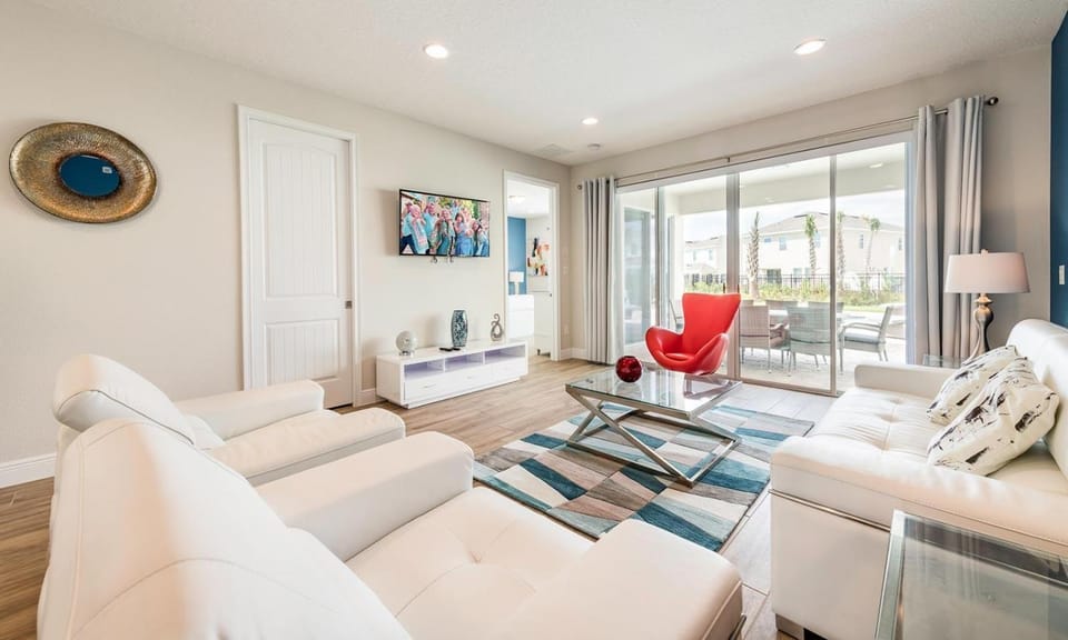Modern 6 Bdrm Abode with Private Pool and Spa in Encore House in Four Corners
