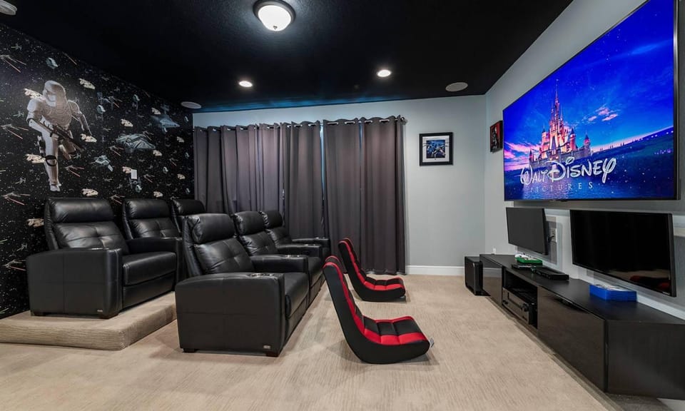 Modern 6 Bdrm Abode with Private Pool and Spa in Encore House in Four Corners