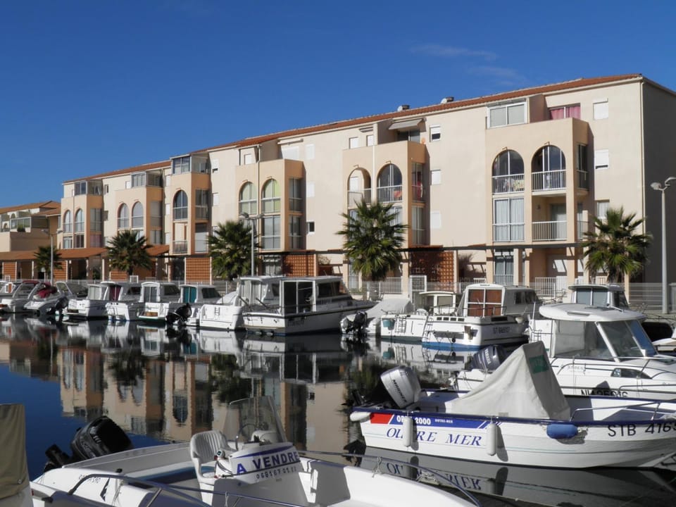 Charmant 2 pièces avec parking, tennis et loggia à 300m de la plage - FR-1-338-431 Apartment in Occitanie