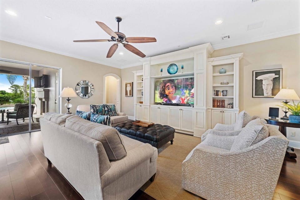 Classic 6 Bdrm Retreat with Private Pool at Reunion House in Four Corners