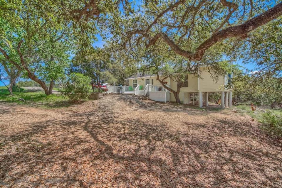 CL 2459 Yellow Rose House in Canyon Lake