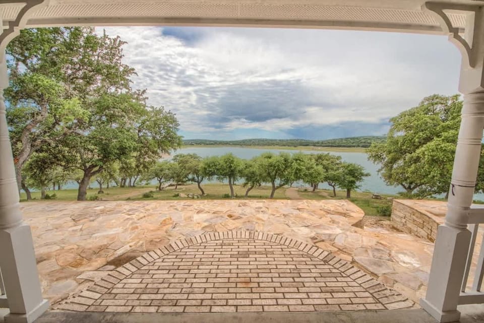CL 1105B Tranquility by the Shore House in Canyon Lake