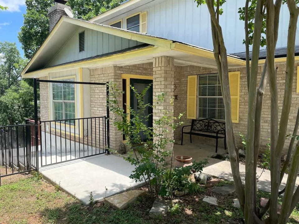 LD 1683 Texas River Haus House in New Braunfels