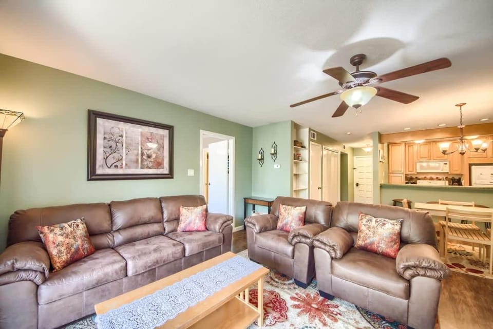 TBM 406 Deer Haven House in New Braunfels