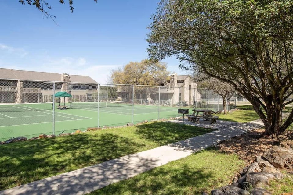 TBM 406 Deer Haven House in New Braunfels