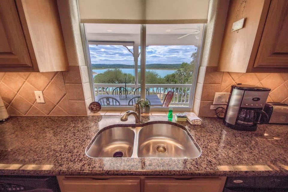 CL 1105H Endless Tranquility House in Canyon Lake