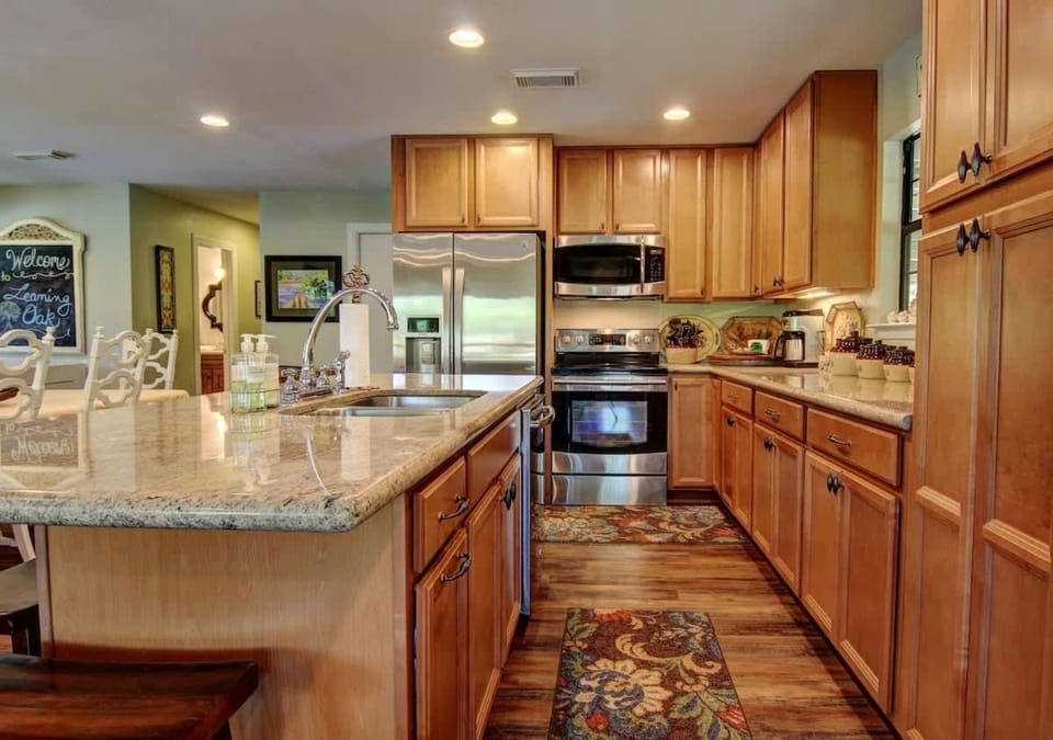 PRD 923 Leaning Oak House in Canyon Lake