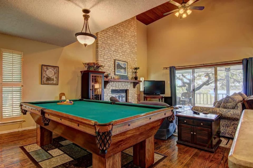 CL 1055 Blue Diamond Retreat House in Canyon Lake