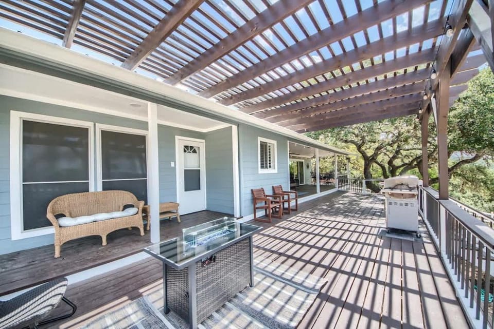 CL 1055 Blue Diamond Retreat House in Canyon Lake