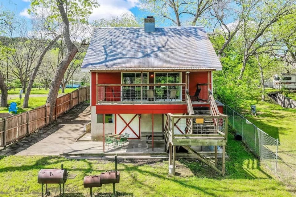 RR 9122RB Red Barn Cabin Cabin in Canyon Lake