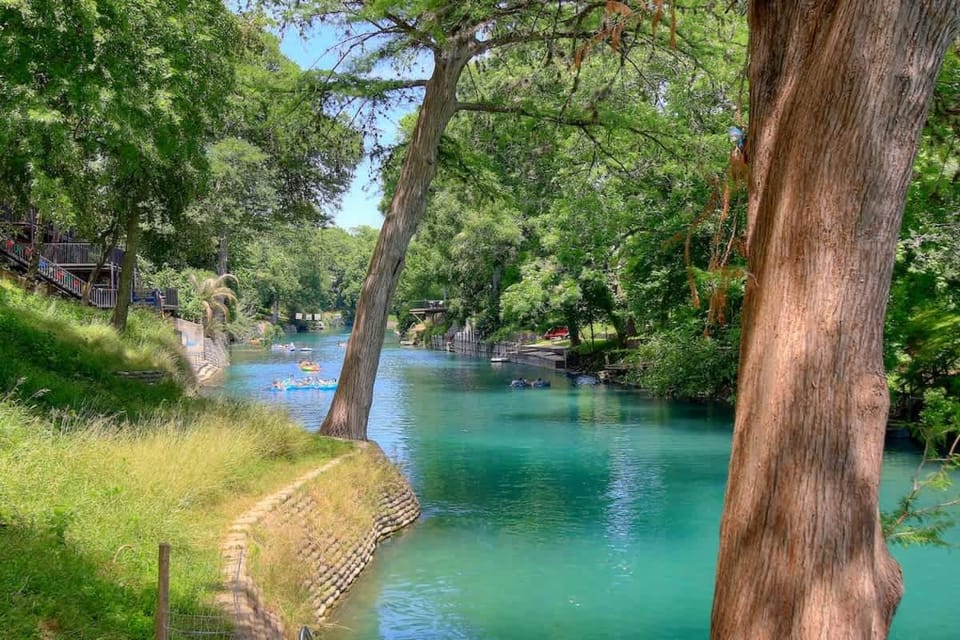 CW C211 Delroy Curly Rays Comal Condo Apartment in New Braunfels