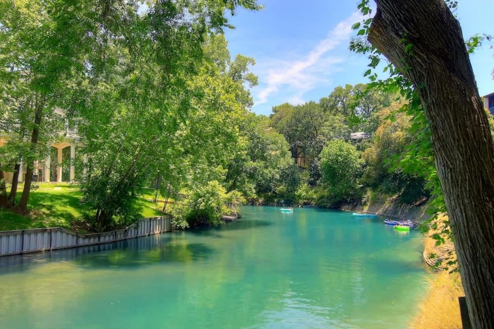 CW C211 Delroy Curly Rays Comal Condo Apartment in New Braunfels