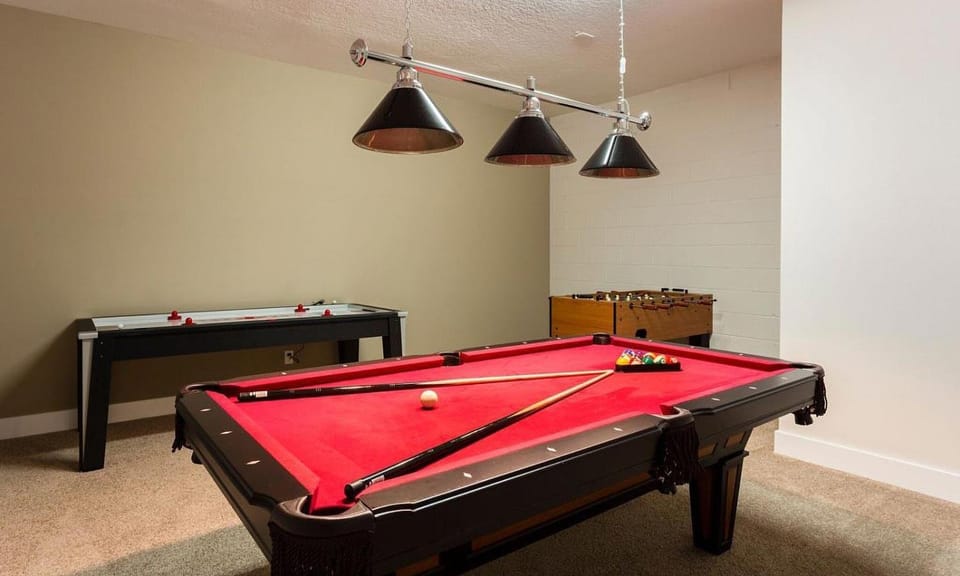 Modern 5 Bdrm Villa with Private Pool and Spa at Reunion House in Four Corners