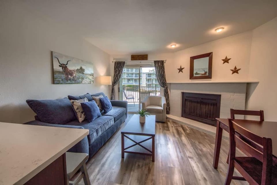 RRC A108 Cozy Comal River Haus House in New Braunfels