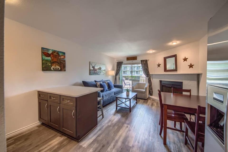 RRC A108 Cozy Comal River Haus House in New Braunfels