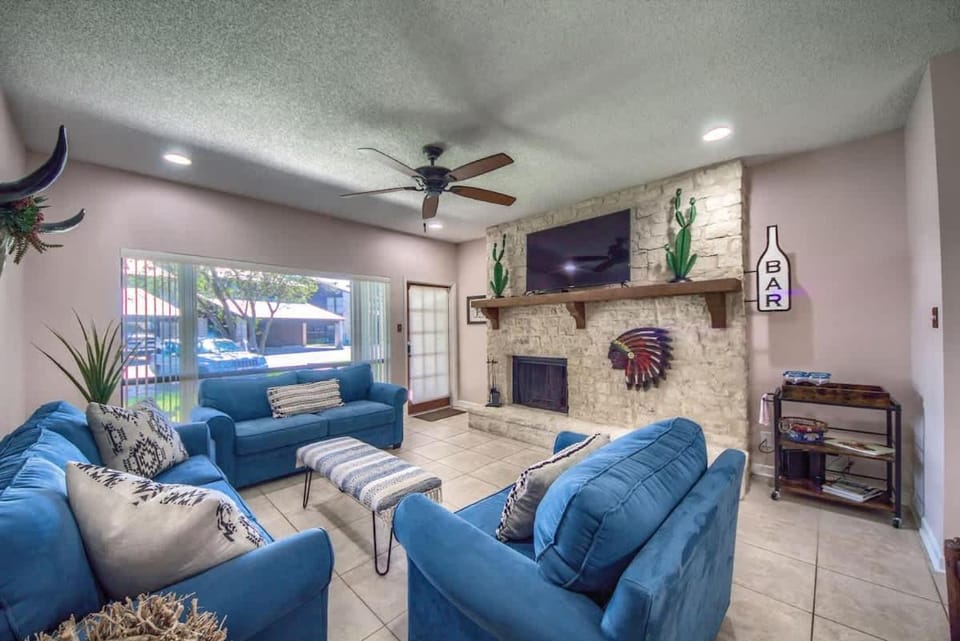 CW C102 The Iron Cactus Condo on the Comal House in New Braunfels