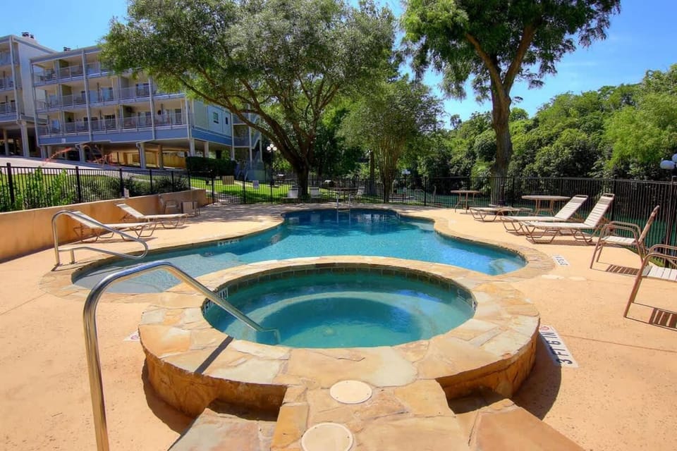 RRC A305 Riverpalooza On the Comal House in New Braunfels