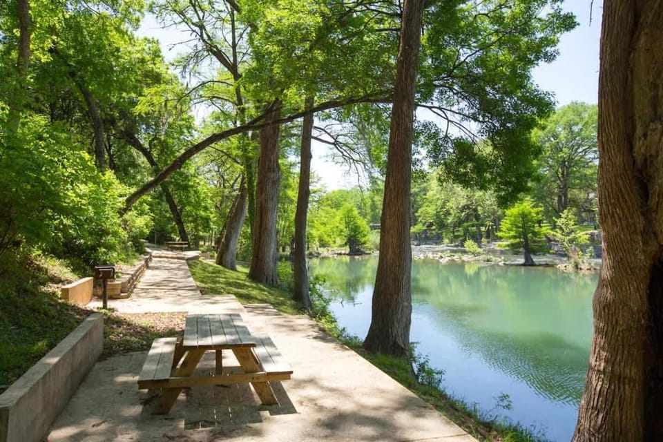 VG 106 Parker River Haus House in Gruene